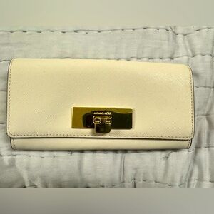 🔥❤️SALE! MICHAEL KORS Cream Saffiano Leather Wallet - BEAUTIFUL!